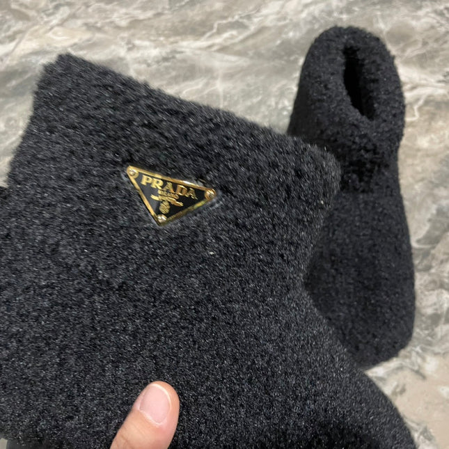 PRADA 26S ANKLE BOOTS IN BLACK FUR