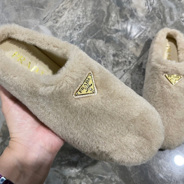 PRADA 26S SLIPPERS IN BEIGE WOOL