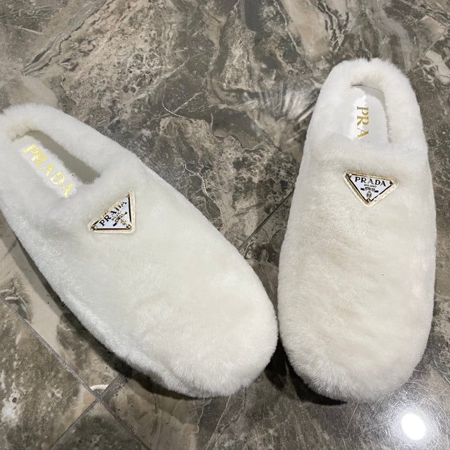 PRADA 26S SLIPPERS IN WHITE WOOL