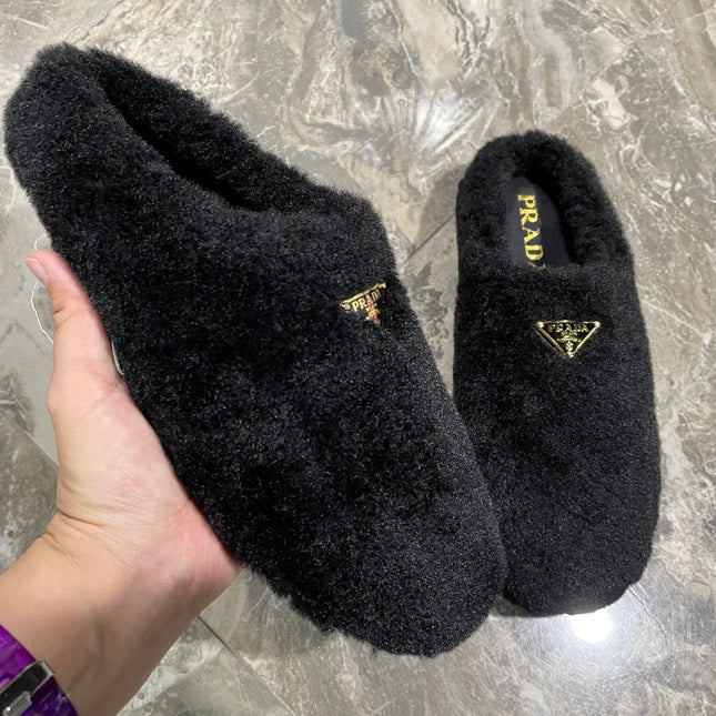 PRADA 26S SLIPPERS IN BLACK WOOL