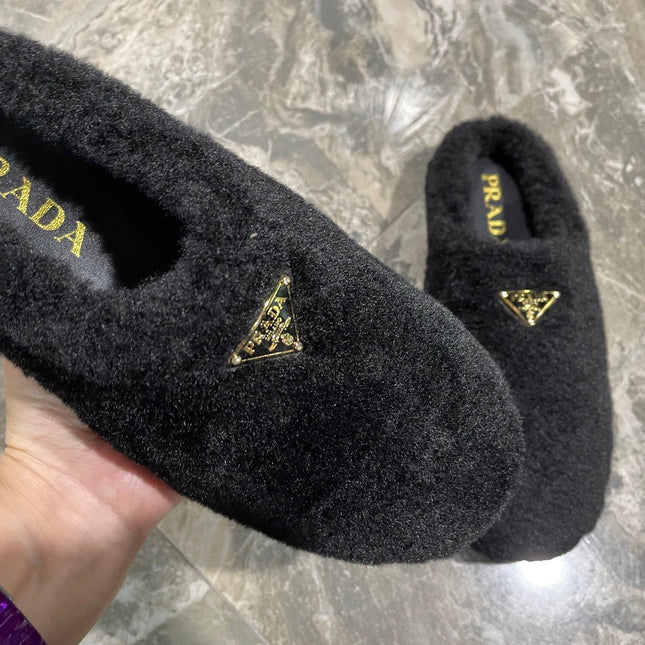 PRADA 26S SLIPPERS IN BLACK WOOL
