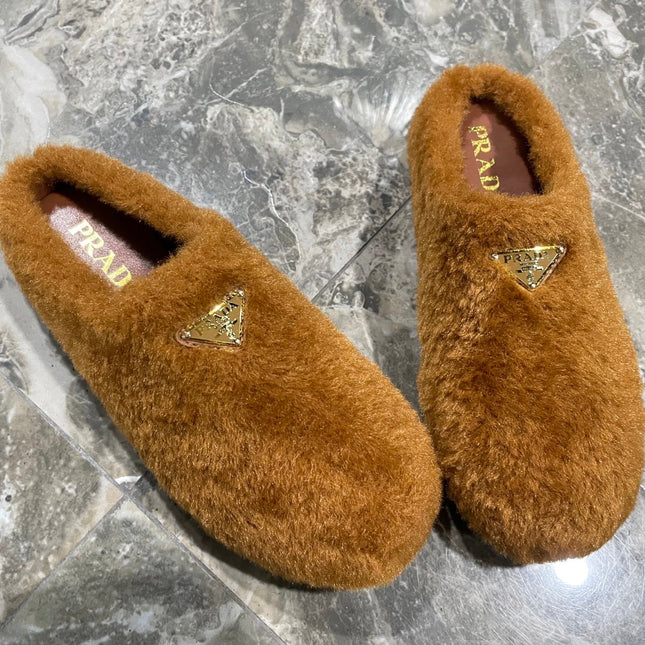 PRADA 26S SLIPPERS IN CARAMEL BROWN WOOL