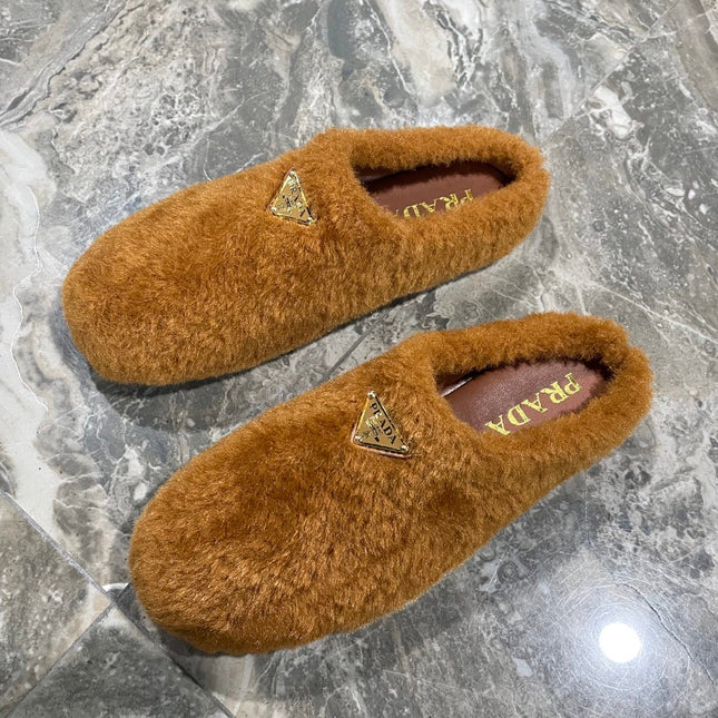 PRADA 26S SLIPPERS IN CARAMEL BROWN WOOL