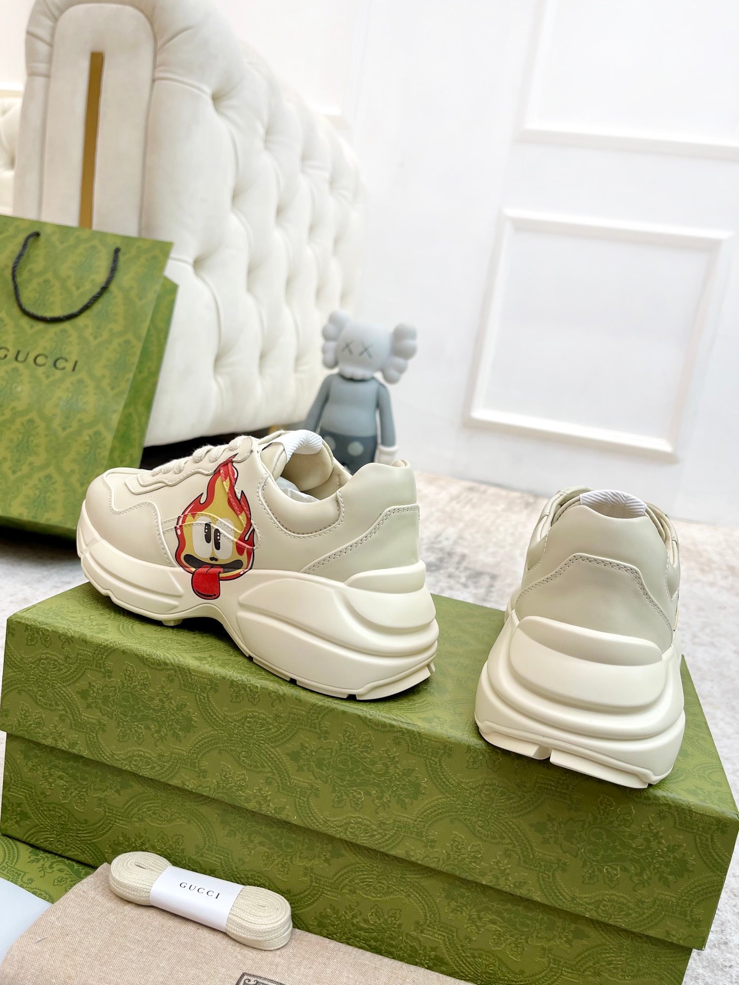 GG RHYTON TRAINER WHITE LAMBSKIN WITH ICON