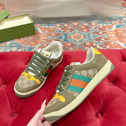 GUCCI 26S SCREENER SNEAKER IN OLIVE GREEN SUEDE AND BEIGE CANVAS
