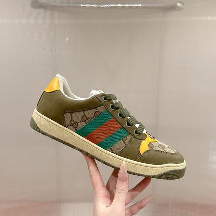 GUCCI 26S SCREENER SNEAKER IN OLIVE GREEN SUEDE AND BEIGE CANVAS