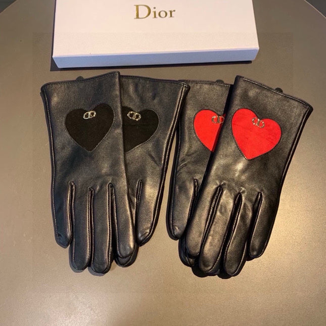 GLOVES WITH HEART ICON IN BLACK LAMBSKIN 378834
