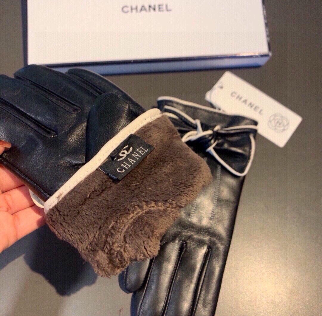 GLOVES IN BLACK LAMBSKIN 462262