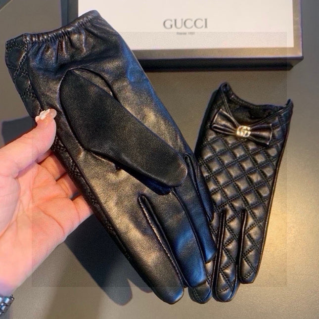 TOUCHSCREEN GLOVES WITH BOW IN BLACK LAMBSKIN 467968
