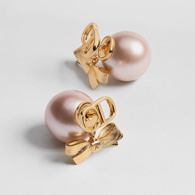 CD 26S PEARL BOW DROP EARRINGS IN GOLD TONE METAL 644484