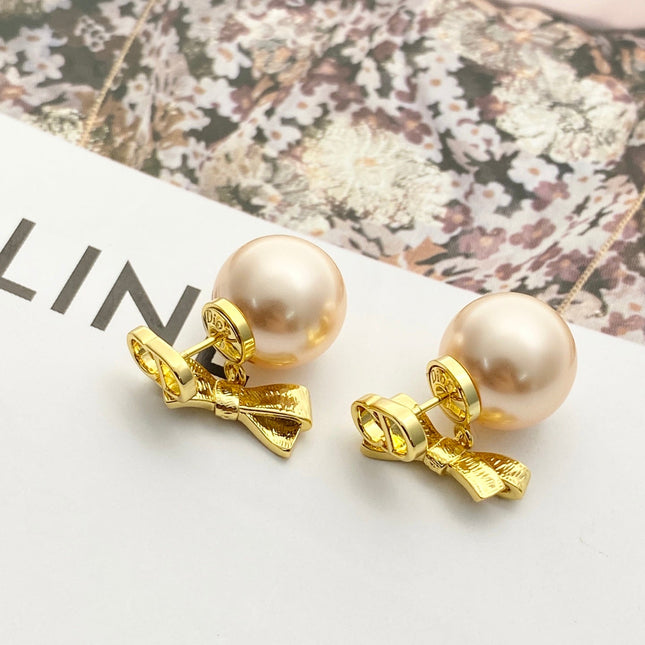 CD 26S PEARL BOW DROP EARRINGS IN GOLD TONE METAL 644484