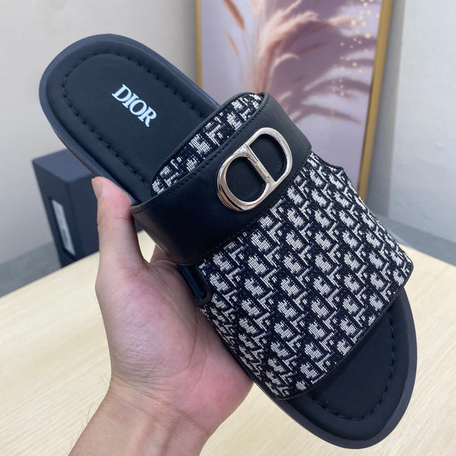 CD SYMBOL SLIDE CUT SANDAL BLACK AND WHITE JACQUARD
