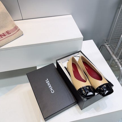 CHANEL 26S FLATS IN BEIGE LAMBSKIN WITH BLACK CAP TOE