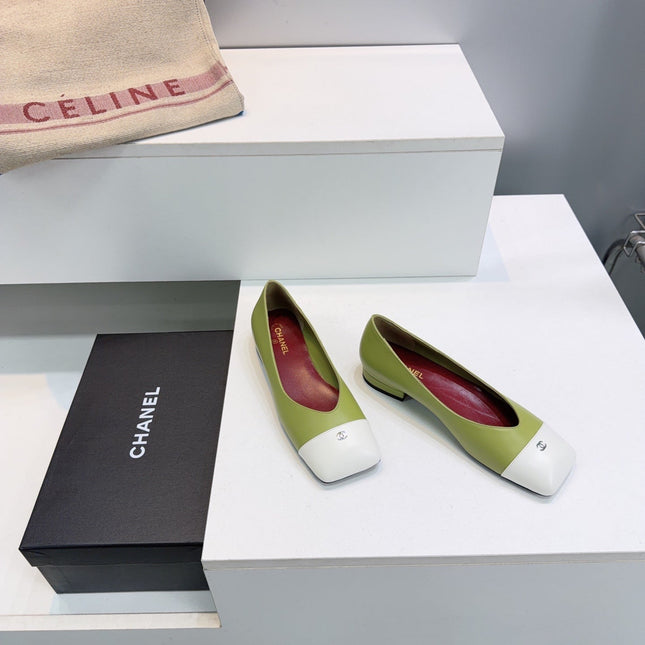 CHANEL 26S FLATS IN GREEN LAMBSKIN WITH WHITE CAP TOE