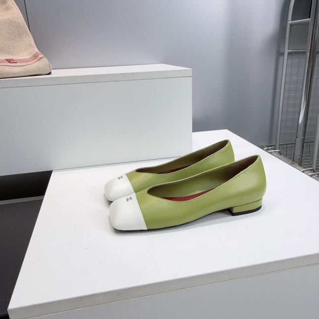 CHANEL 26S FLATS IN GREEN LAMBSKIN WITH WHITE CAP TOE