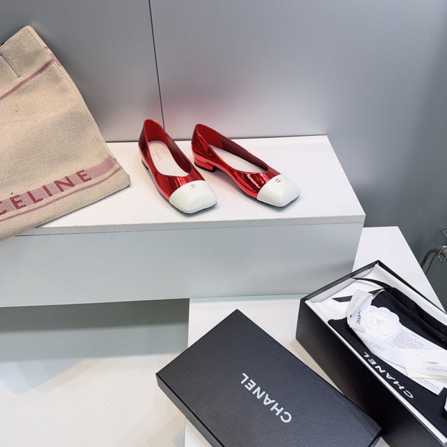 CHANEL 26S FLATS IN RED GLOSSY LAMBSKIN WITH WHITE CAP TOE