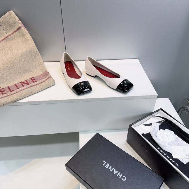 CHANEL 26S FLATS IN WHITE LAMBSKIN WITH BLACK CAP TOE