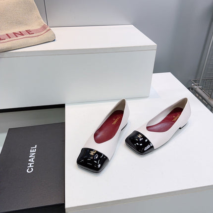 CHANEL 26S FLATS IN WHITE LAMBSKIN WITH BLACK CAP TOE
