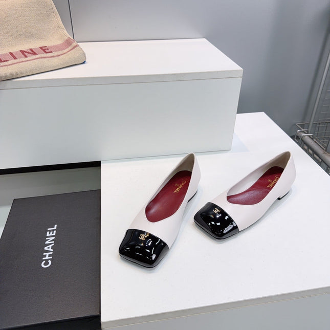 CHANEL 26S FLATS IN WHITE LAMBSKIN WITH BLACK CAP TOE