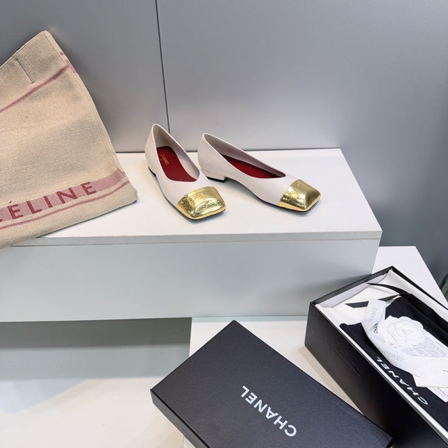 CHANEL 26S FLATS IN WHITE LAMBSKIN WITH GOLD CAP TOE