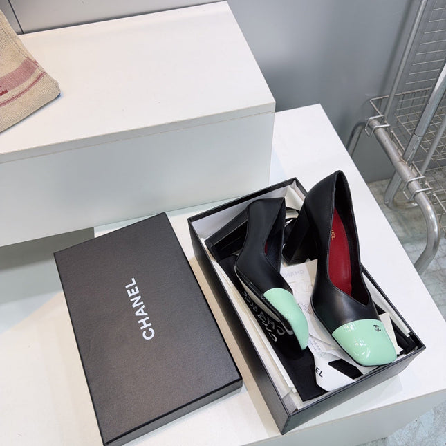 CHANEL 26S SQUARE-TOE HIGH HEELS 95 MM IN BLACK LAMBSKIN WITH MINT GREEN CAP TOE