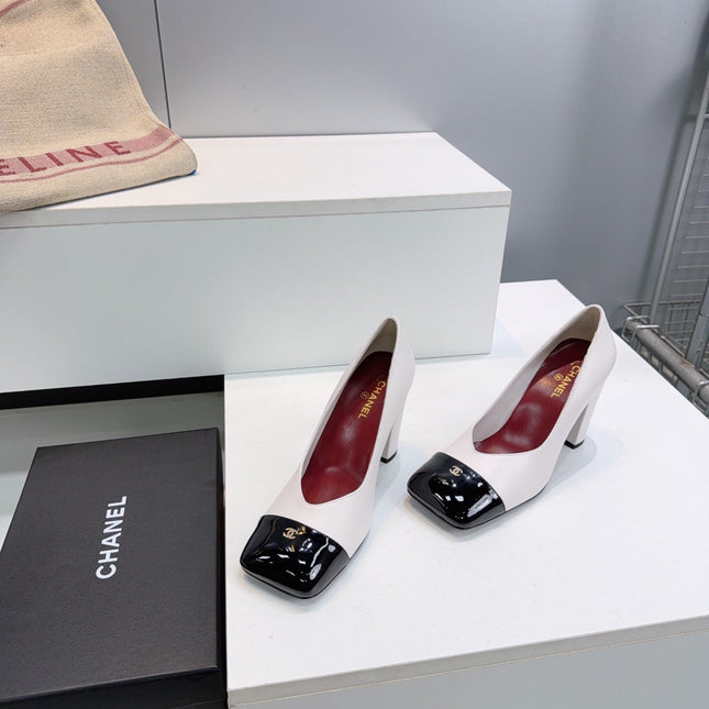 CHANEL 26S SQUARE-TOE HIGH HEELS 95 MM IN WHITE LAMBSKIN WITH BLACK CAP TOE