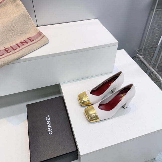 CHANEL 26S SQUARE-TOE HIGH HEELS 95 MM IN WHITE LAMBSKIN WITH GOLD CAP TOE