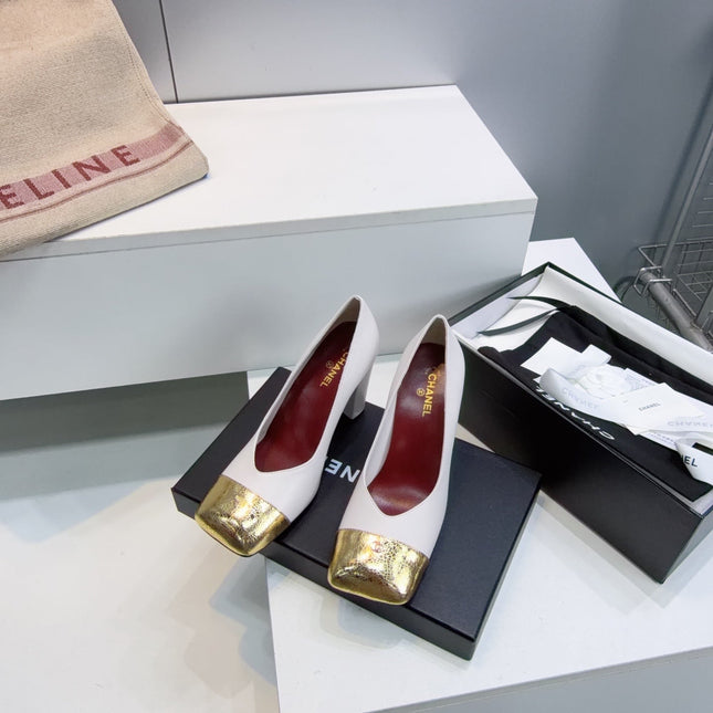 CHANEL 26S SQUARE-TOE HIGH HEELS 95 MM IN WHITE LAMBSKIN WITH GOLD CAP TOE