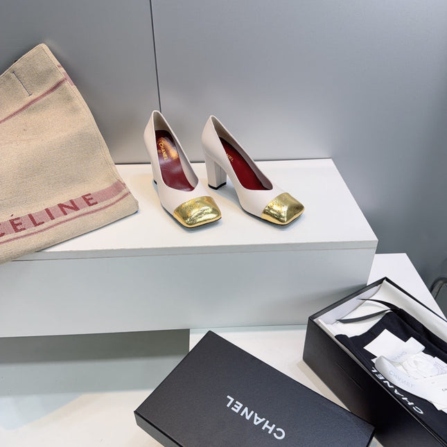 CHANEL 26S SQUARE-TOE HIGH HEELS 95 MM IN WHITE LAMBSKIN WITH GOLD CAP TOE