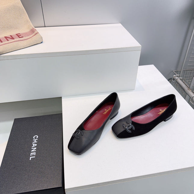 CHANEL 26S SQUARE-TOE FLATS IN BLACK LAMBSKIN AND SUEDE