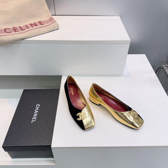CHANEL 26S SQUARE-TOE FLATS IN GOLD LAMBSKIN AND BLACK SUEDE