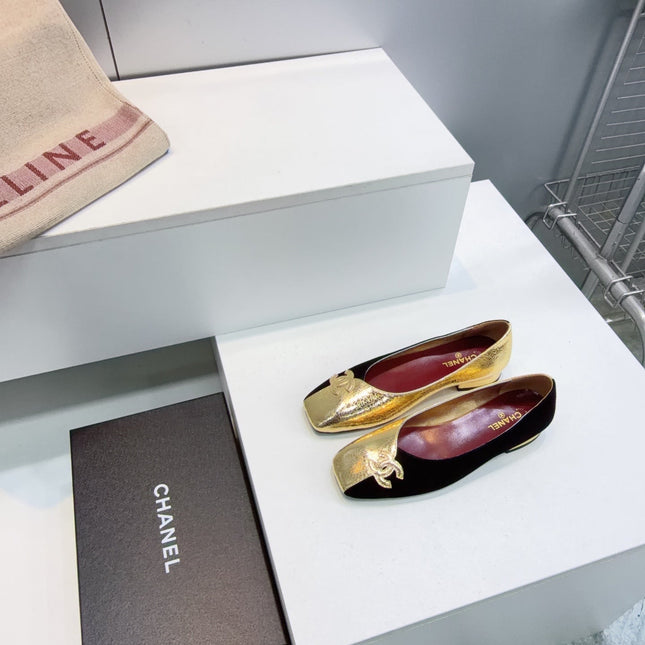 CHANEL 26S SQUARE-TOE FLATS IN GOLD LAMBSKIN AND BLACK SUEDE