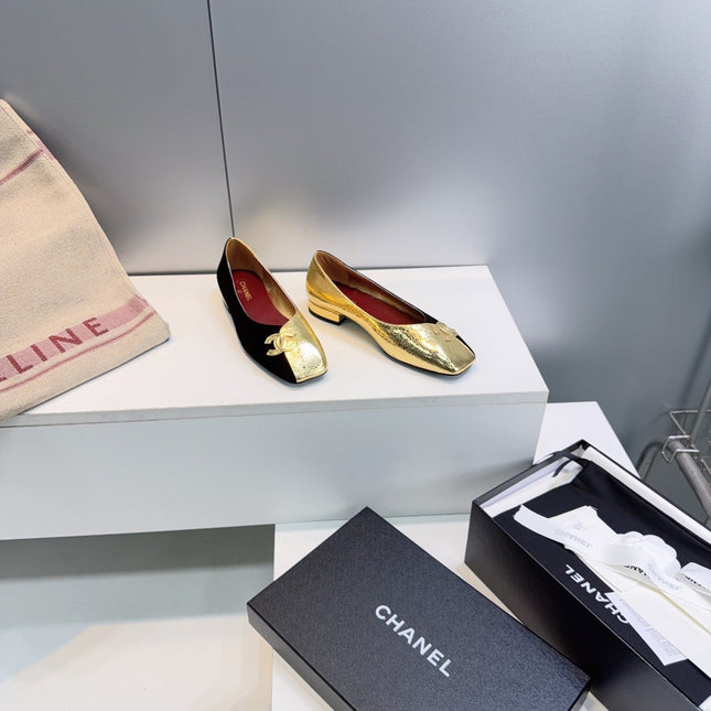 CHANEL 26S SQUARE-TOE FLATS IN GOLD LAMBSKIN AND BLACK SUEDE