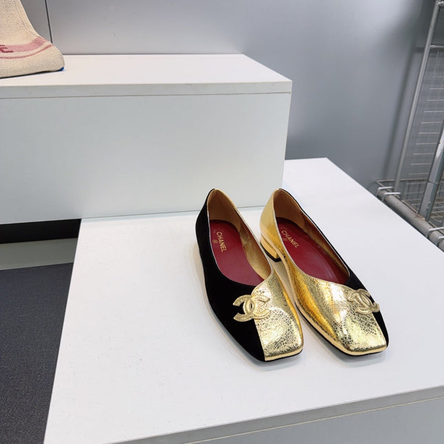 CHANEL 26S SQUARE-TOE FLATS IN GOLD LAMBSKIN AND BLACK SUEDE