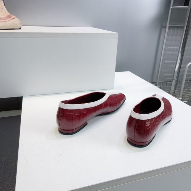 CHANEL 26S SQUARE-TOE FLATS IN RED CROCODILE-EMBOSSED LAMBSKIN WITH WHITE TRIM