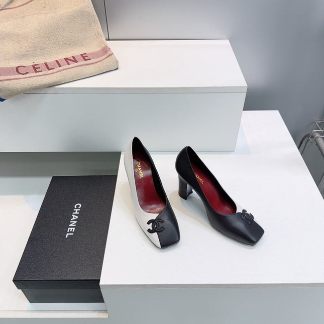 CHANEL 26S SQUARE-TOE HIGH HEELS 95 MM IN BLACK AND WHITE LAMBSKIN