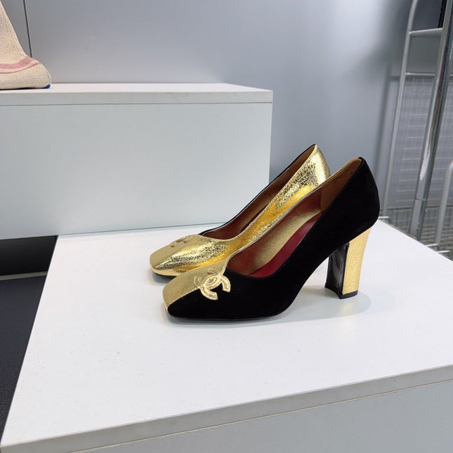 CHANEL 26S SQUARE-TOE HIGH HEELS 95 MM IN GOLD LAMBSKIN AND BLACK SUEDE