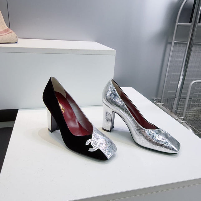 CHANEL 26S SQUARE-TOE HIGH HEELS 95 MM IN SILVER LAMBSKIN AND BLACK SUEDE