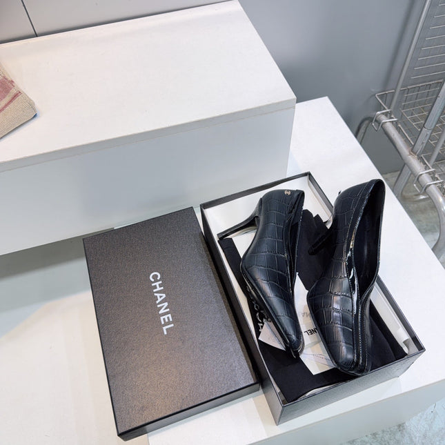 CHANEL 26S HIGH HEELS 100 MM IN BLACK CROCODILE-EMBOSSED CALFSKIN