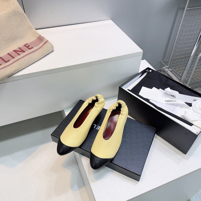 CHANEL 26S COLOR-BLOCK HIGH HEELS 45 MM IN YELLOW AND BLACK LAMBSKIN