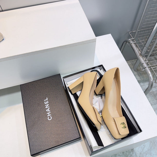 CHANEL 26S SQUARE-TOE HIGH HEELS 95 MM IN BEIGE LAMBSKIN