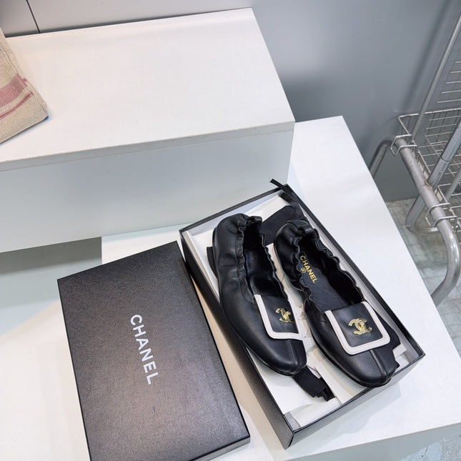 CHANEL 26S BALLERINA FLATS IN BLACK WITH WHITE TRIM LAMBSKIN