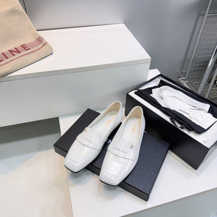 CHANEL 26S LOAFER FLATS IN WHITE PATENT LAMBSKIN