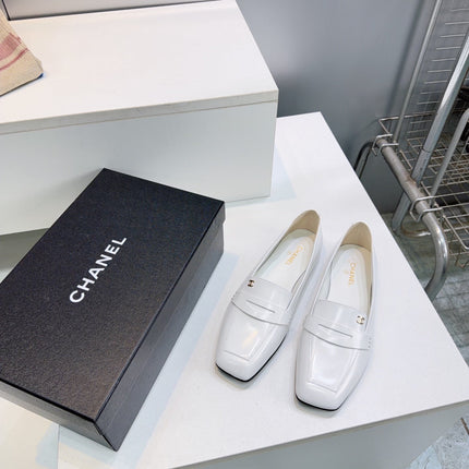 CHANEL 26S LOAFER FLATS IN WHITE PATENT LAMBSKIN