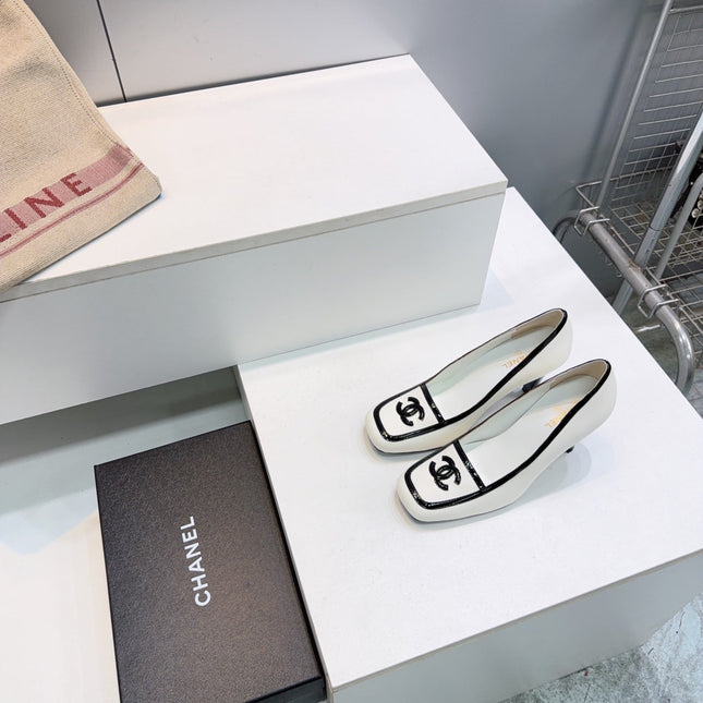 CHANEL 26S HIGH HEEL PUMPS 85 MM IN WHITE CALFSKIN WITH BLACK PATENT