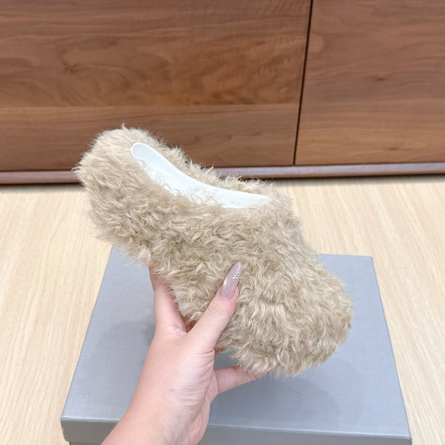 BALENCIAGA 25S MULES IN BEIGE FAUX FUR