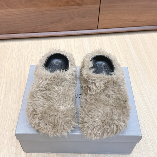BALENCIAGA 25S MULES IN LIGHT BEIGE FAUX FUR