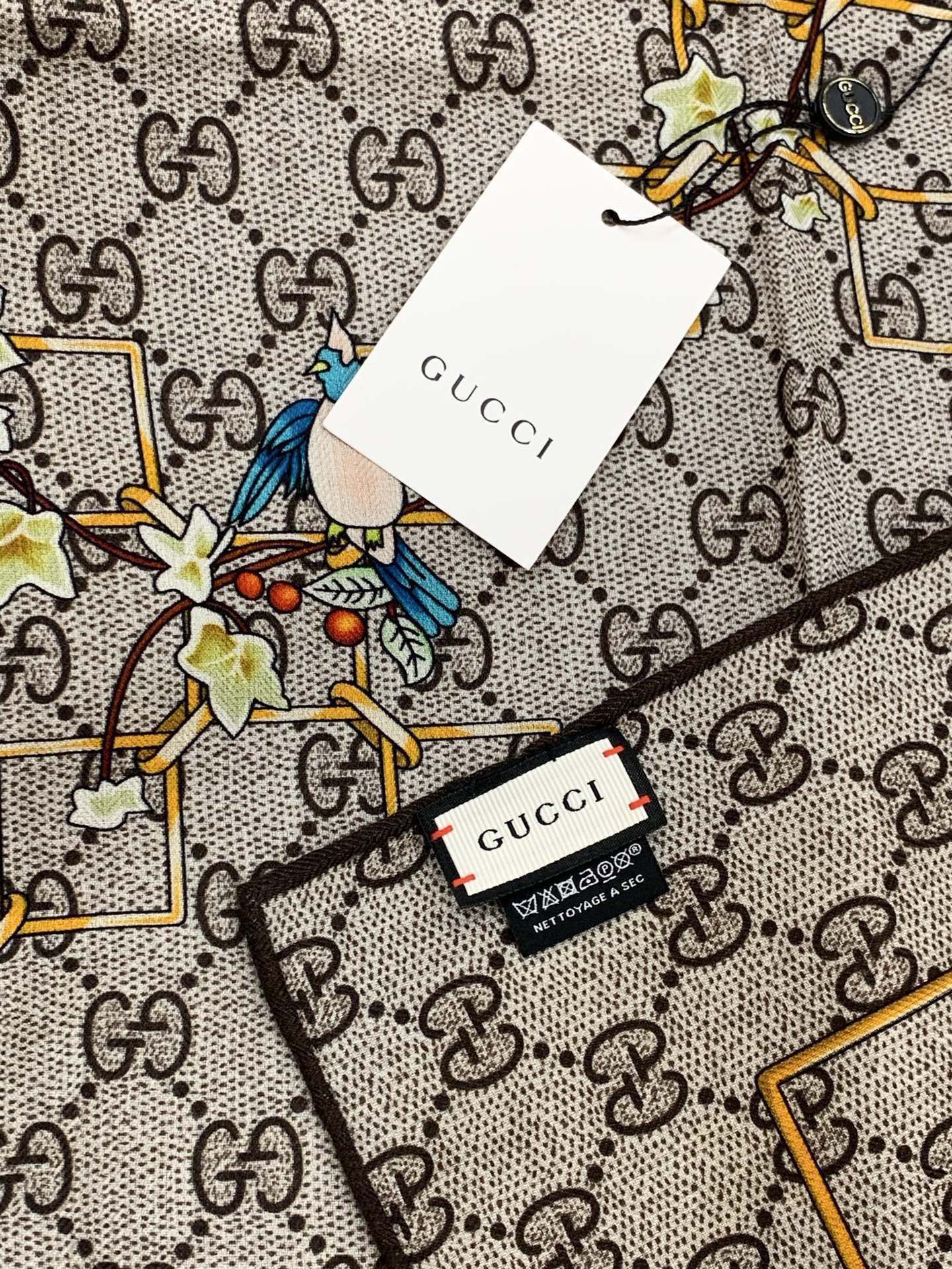 GUCCI 26S SCARF 140 IN CASHMERE AND SILK 250178
