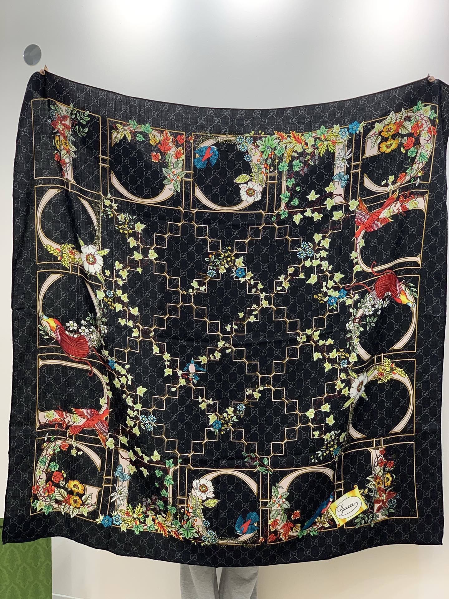 GUCCI 26S SCARF 140 IN CASHMERE AND SILK 250179