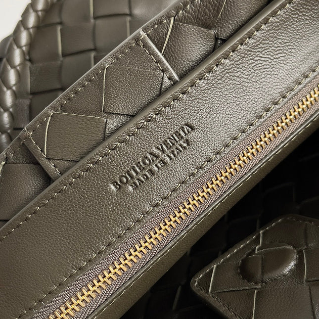 BV MEDIUM ANDIAMO 25 BROWN LAMBSKIN GOLD HARDWARE